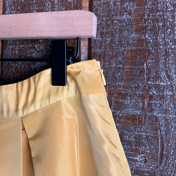 Banana Republic Butter Yellow Gold Pleated Silk Skirt Size 4 - Picture 5 of 15
